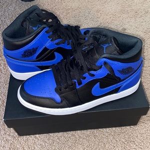 AIR JORDAN 1 MID / HYPER-ROYAL-WHITE